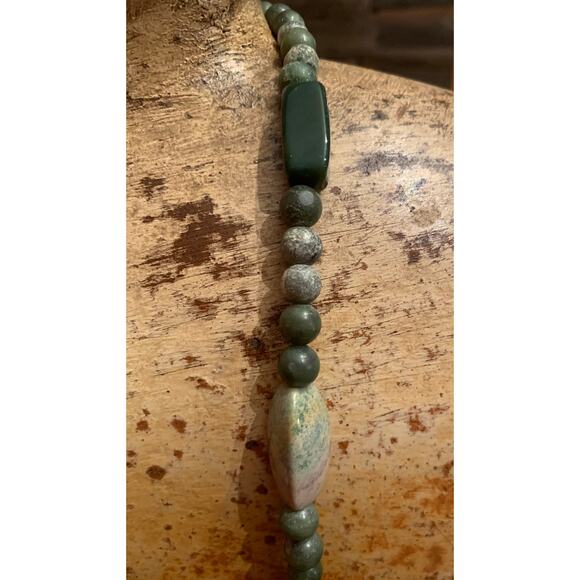 Green and Copper Multi Stone Necklace - Picture 4 of 6